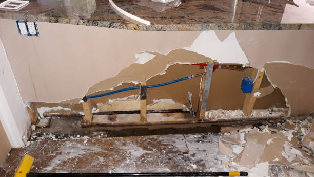 Best Sewage cleanup and water damage restoration  in Hawaiian Gardens, CA